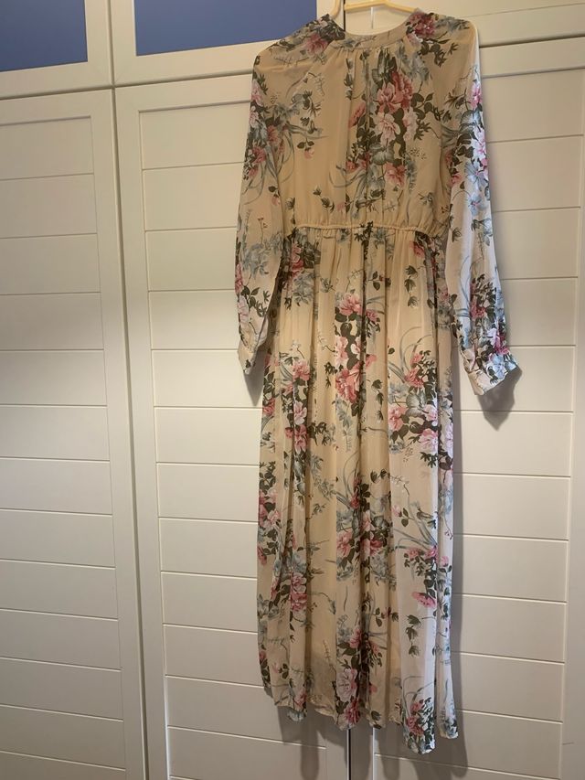 Vestido largo floral beige marca  mariquita trasqu