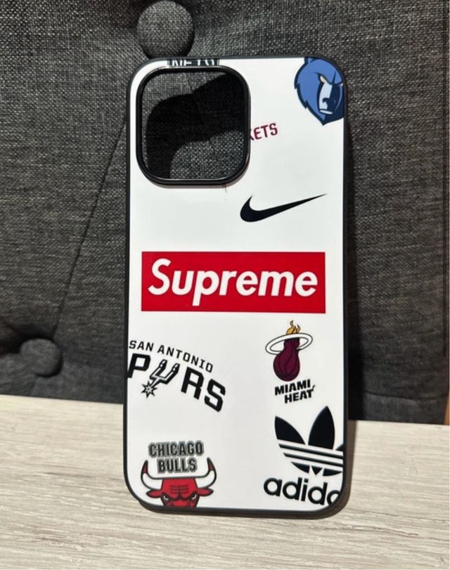 Custodia iPhone 15 Pro Max Supreme