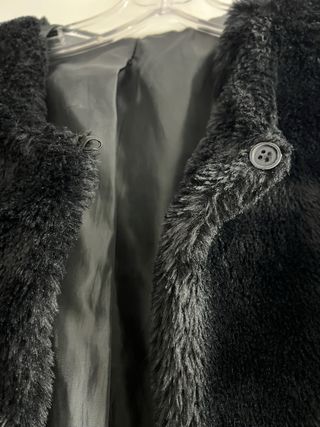 Abrigo de pelo negro