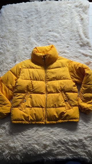 Plumífero Pull&Bear amarillo talla XS