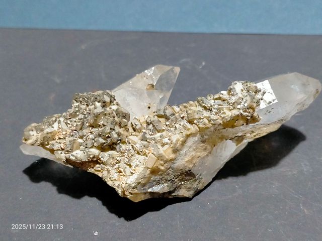 Minerale di quarzo Faden con fluorapatiti, Panasqueira