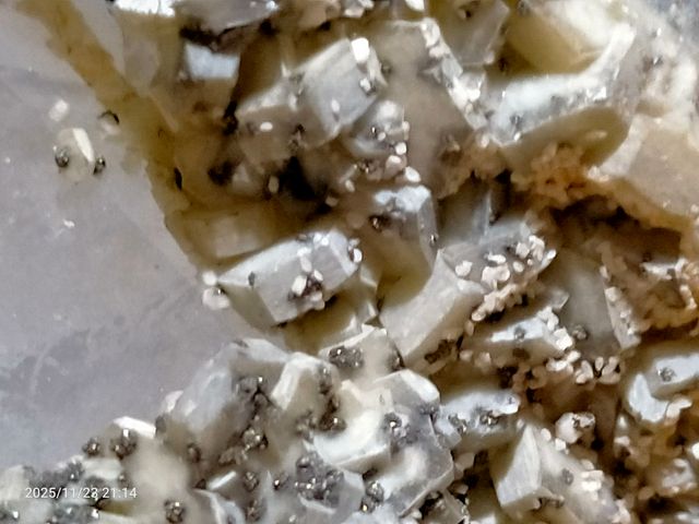 Minerale di quarzo Faden con fluorapatiti, Panasqueira