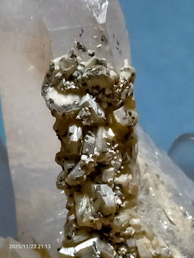 Minerale di quarzo Faden con fluorapatiti, Panasqueira