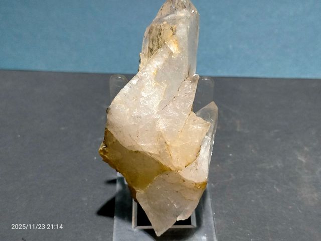 Minerale di quarzo Faden con fluorapatiti, Panasqueira