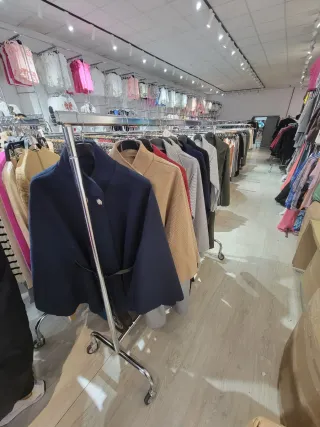 Cappotti da donna beige, rosso, blu navy, nero ecc.