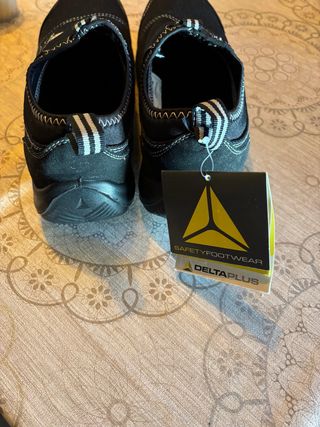 Zapatillas Delta Plus sin estrenar