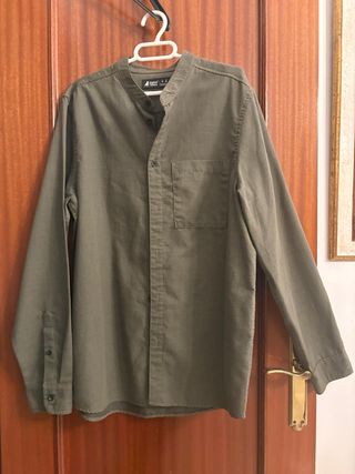 Camisa caqui con cuello mao