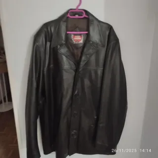 Cazadora de cuero real para hombre recién tentado