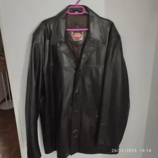 Cazadora de cuero real para hombre recién tentado