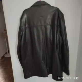 Cazadora de cuero real para hombre recién tentado