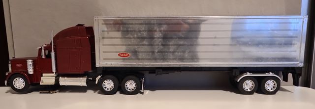 Camion Peterbilt con Rimorchio