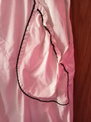 Vestido blanco con ribete negro