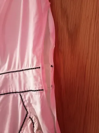 Vestido blanco con ribete negro