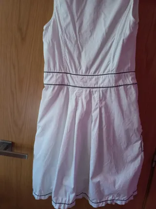 Vestido blanco con ribete negro