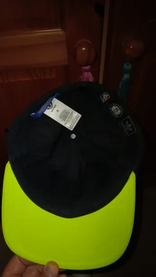 Gorra Adidas Negra y Verde