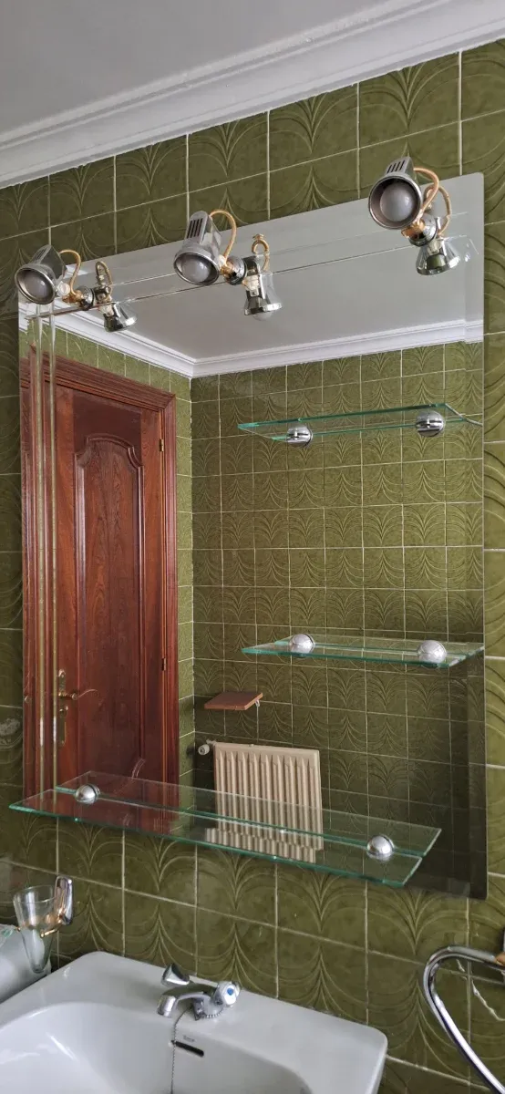 Espejo para baño con baldas y luz