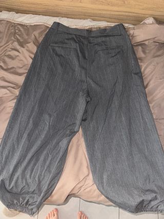 Pantaloni Zara grigi a righe