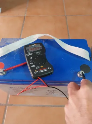 2 Baterías Deep Cycle + 2 Reguladores + 1 Placa