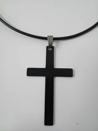 Gargantilla gótica con cruz negra