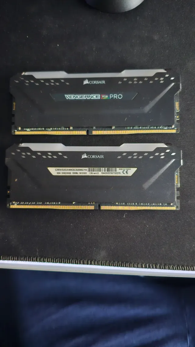 32GB RAM Corsair Vengeance PRO RGB DDR4