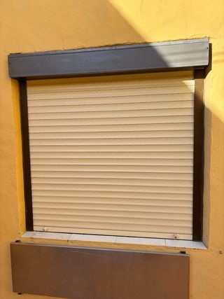 Persiana con cajón y guías