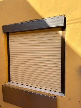 Persiana con cajón y guías