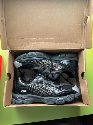 Zapatillas Asics Negras y Grises