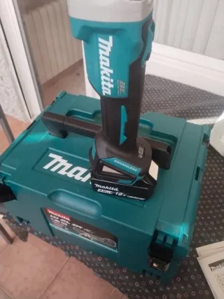 Makita 18V DGA504RMJ original