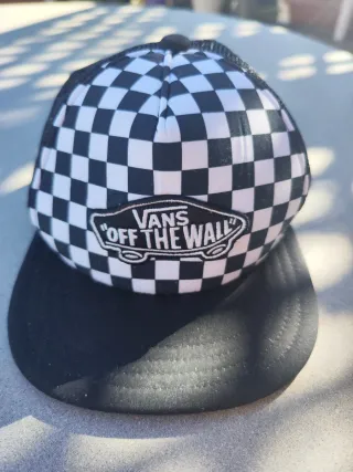 Gorra Vans Checkerboard Trucker Negra y Blanca