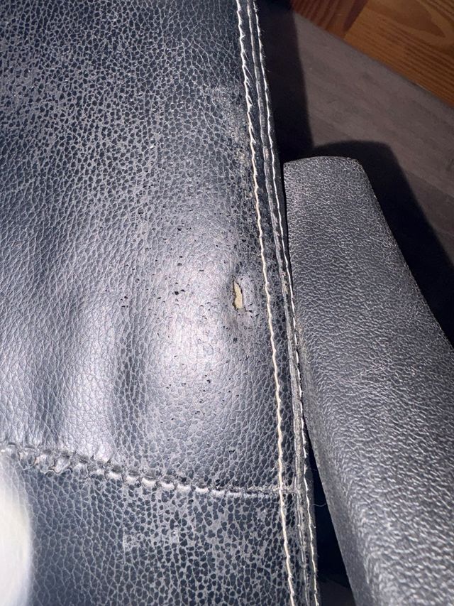 Silla Gaming Negra con Detalles Rojos