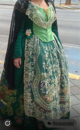 Trajes de Fallera Verdes y Dorados