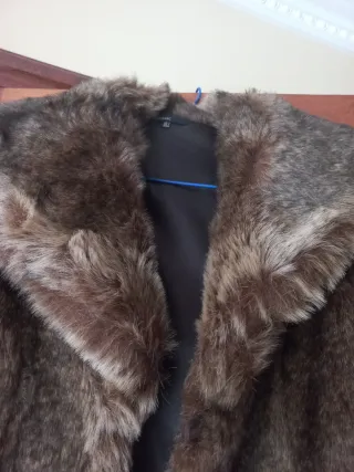 Chaquetón corto pelo marrón y veis