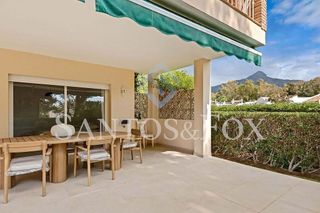 Piso en venta en Los Naranjos - Las Brisas en Marbella