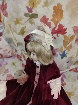 Muñeca de porcelana antigua