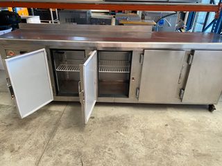 Bajo mostrador refrigerado 4 puertas