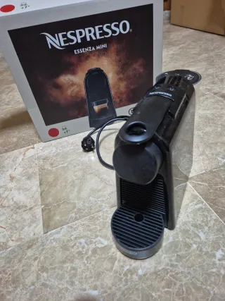 Cafetera Nespresso Essenza Mini Delonghi