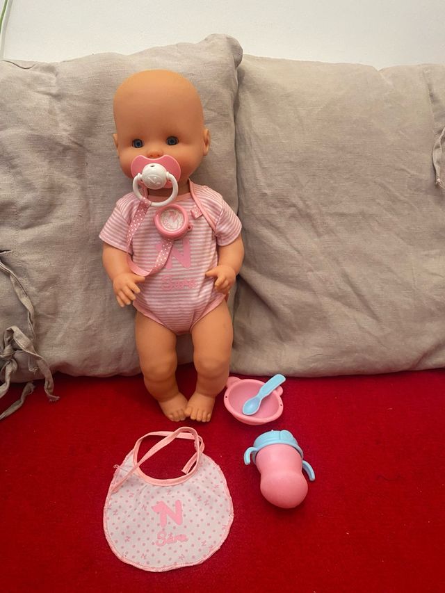 Muñeca bebé con accesorios
