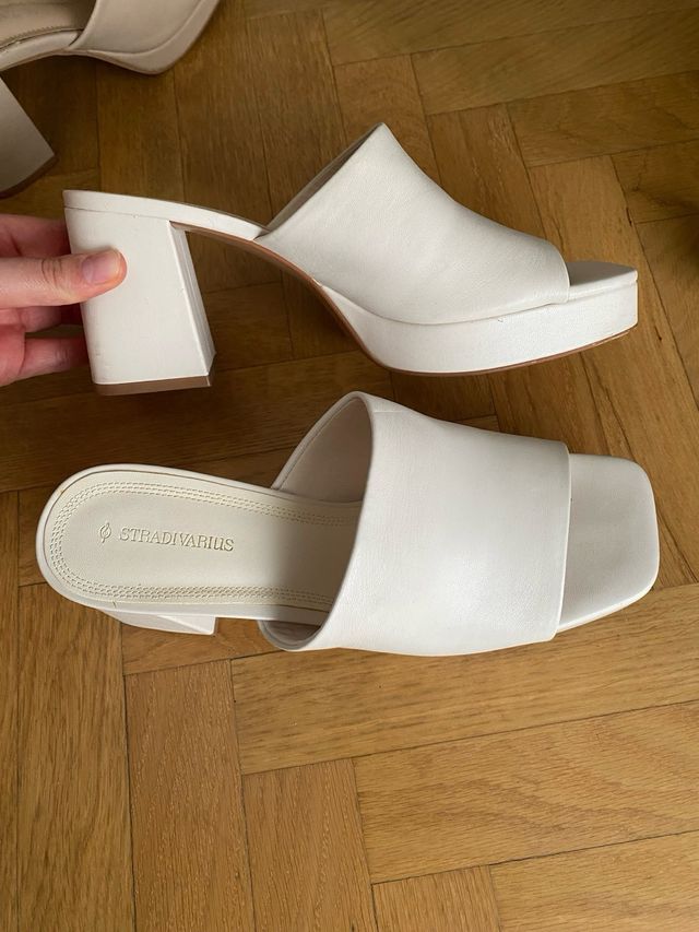 Sandalias tacón plataforma beige y blanco