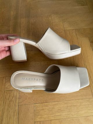 Sandalias tacón plataforma beige y blanco