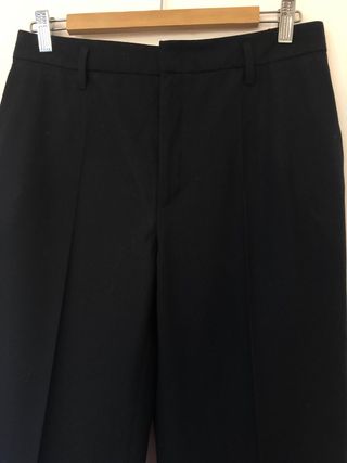 Pantalón negro favorecedor