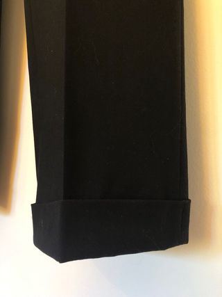 Pantalón negro favorecedor