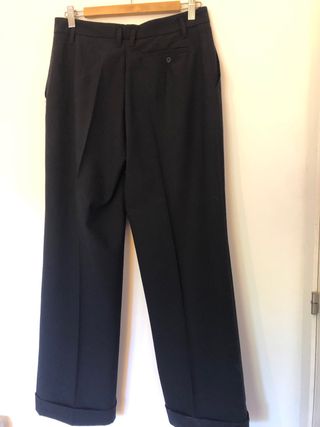 Pantalón negro favorecedor