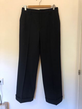 Pantalón negro favorecedor