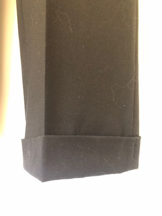 Pantalón negro favorecedor