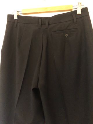 Pantalón negro favorecedor