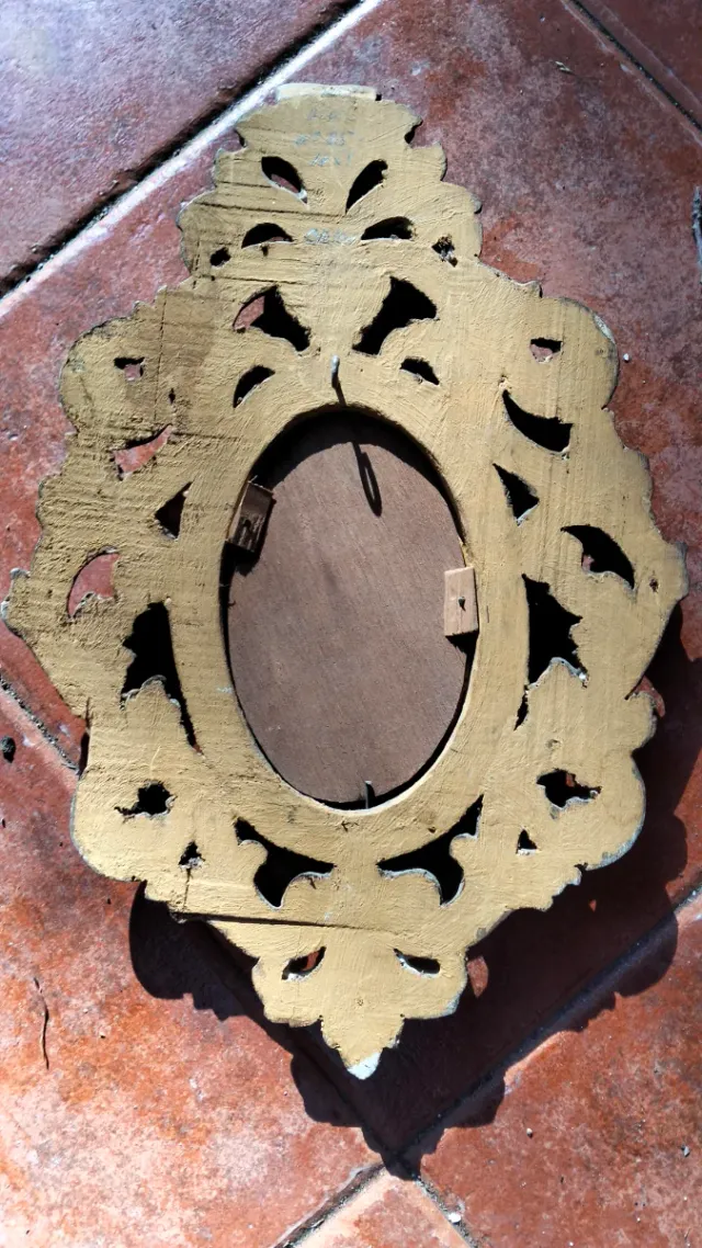 Marco antiguo dorado ovalado, visor de diapositiva