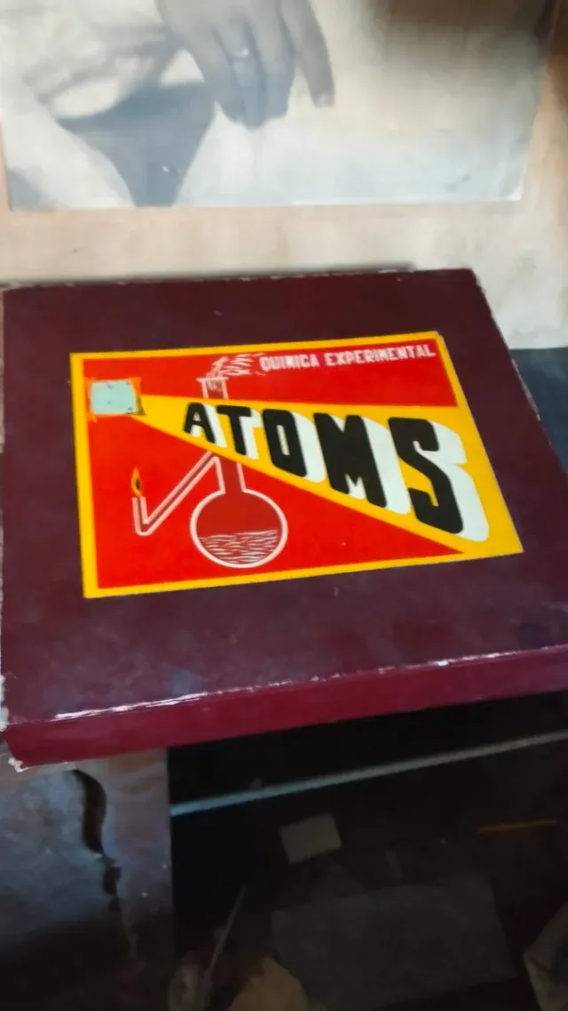 Marco antiguo dorado ovalado, visor de diapositiva