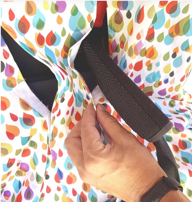 Capa impermeável universal para cadeirinha de carro