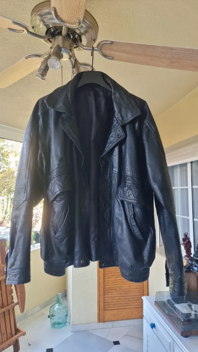 Chaqueta de cuero vintage negra