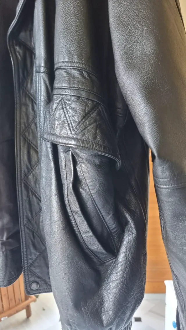 Chaqueta de cuero vintage negra